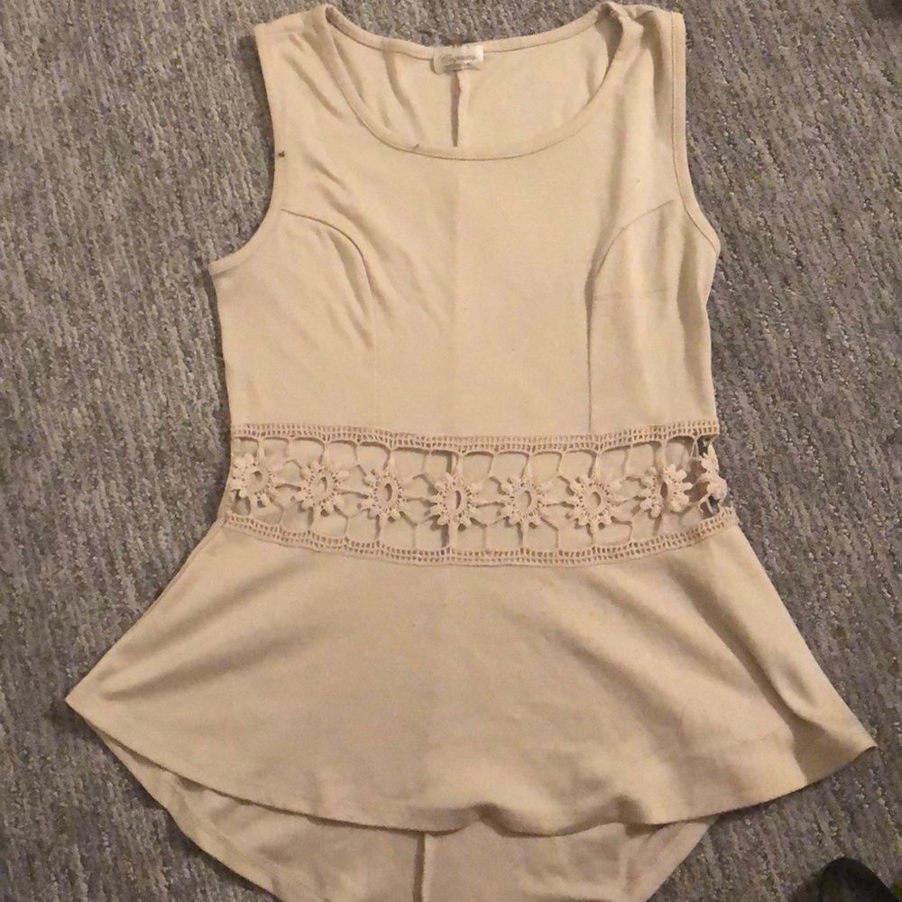 Cute cream top☀️
